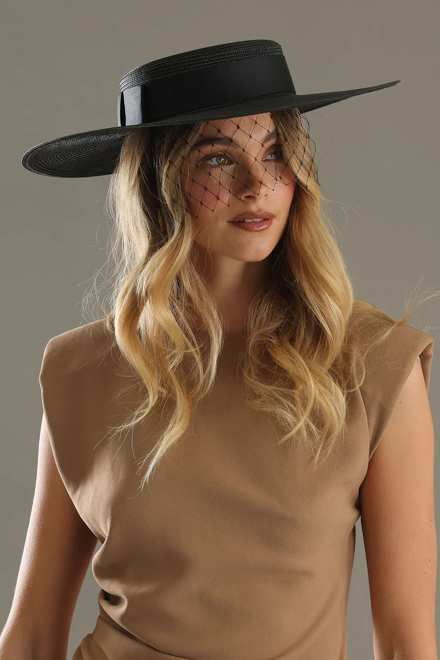 Lucia Veil Headpiece in Black