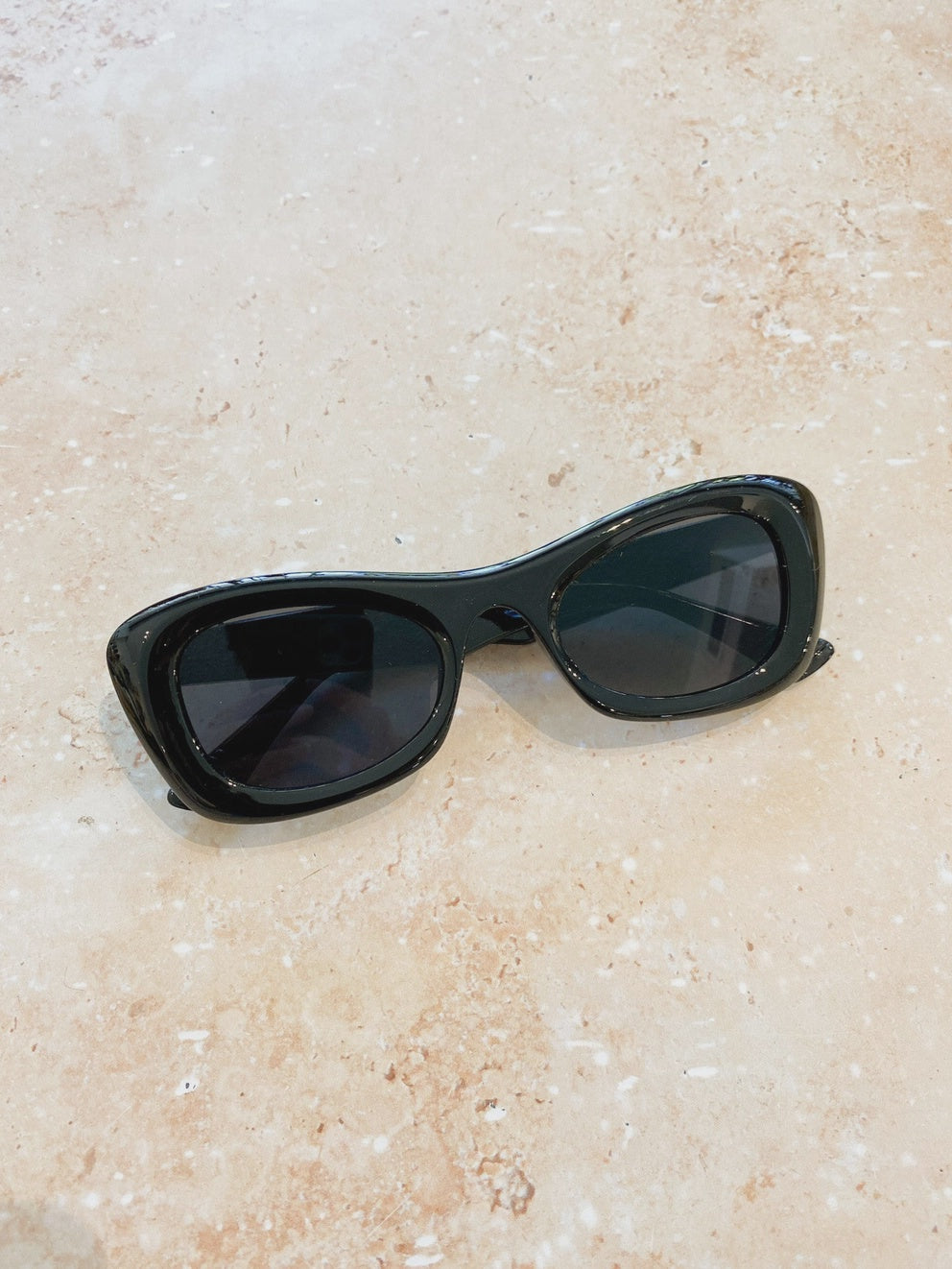 Tiarnie Retro Oval Sunglasses