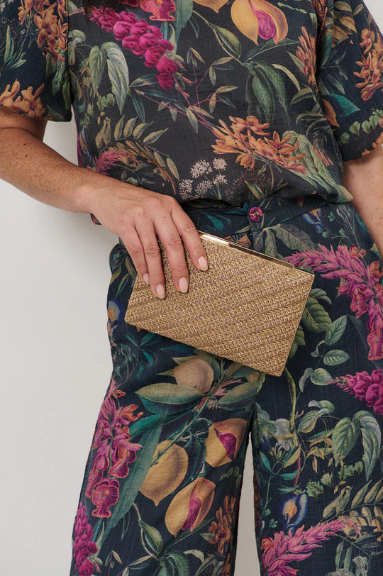 Weave Structured Clutch