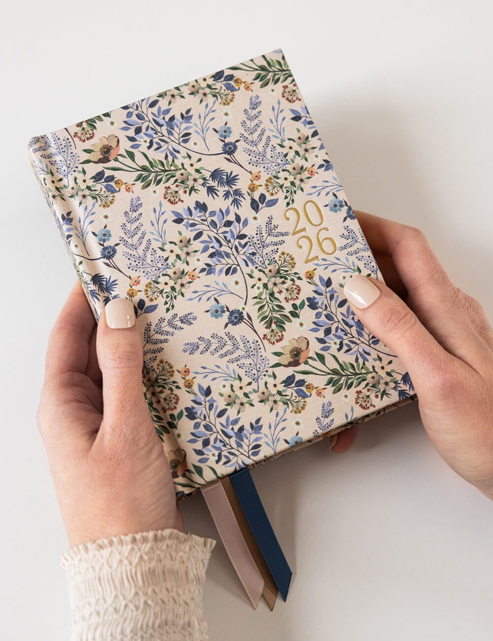 Linen Bound Day to a Page 2026 Planner - Bluebuds