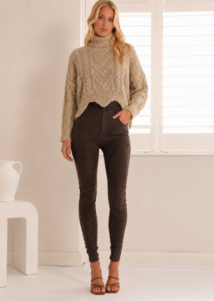 Cable Soft Roll Neck Scallop Knit