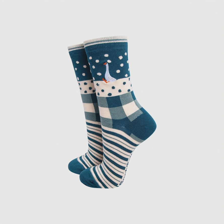 Goose Combed Cotton Pattern Embroidered Socks in Forest Green