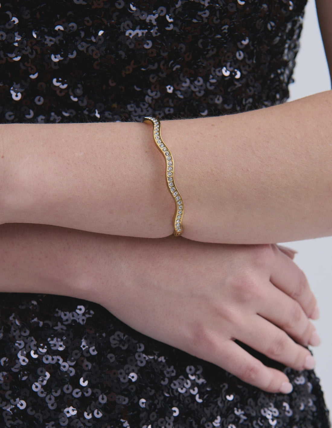 Olsen Wavy Pavé Bangle
