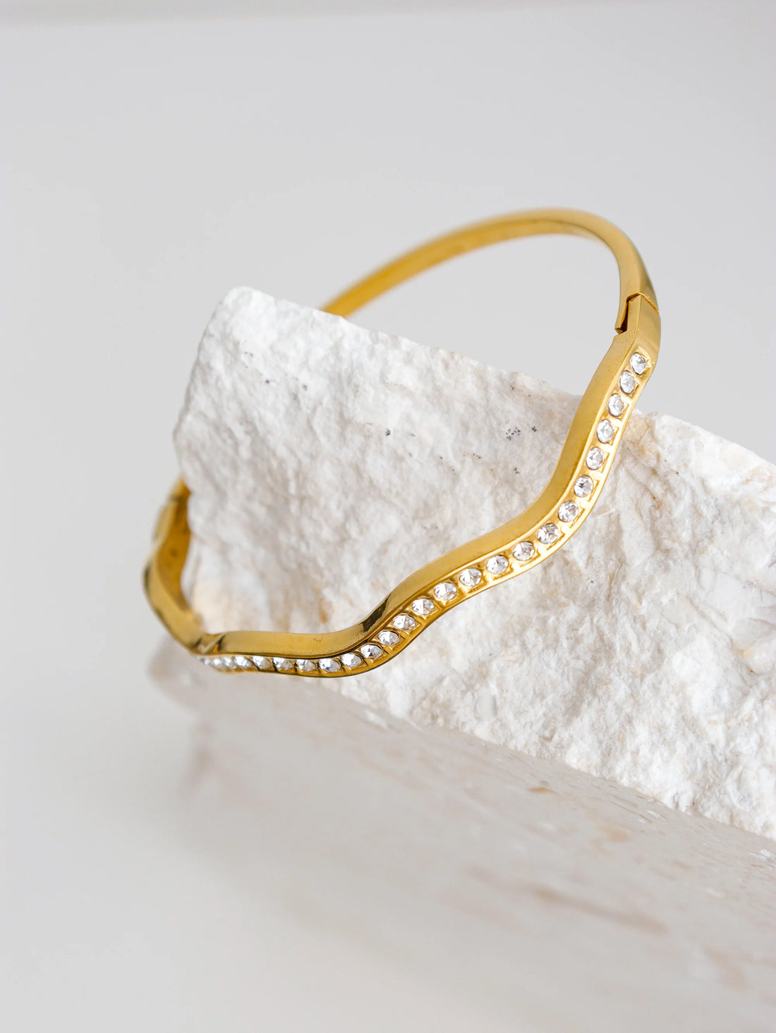 Olsen Wavy Pavé Bangle