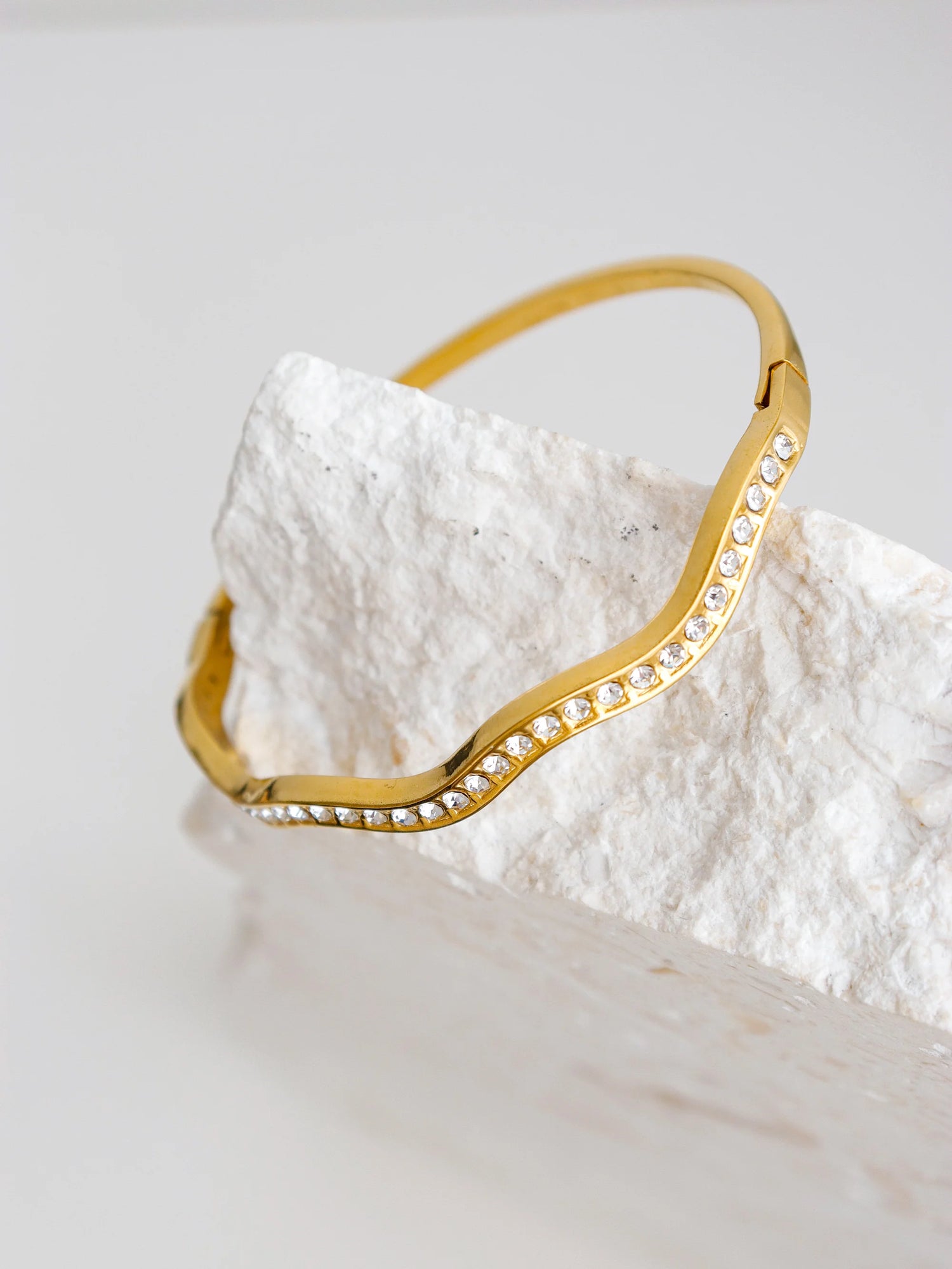 Olsen Wavy Pavé Bangle