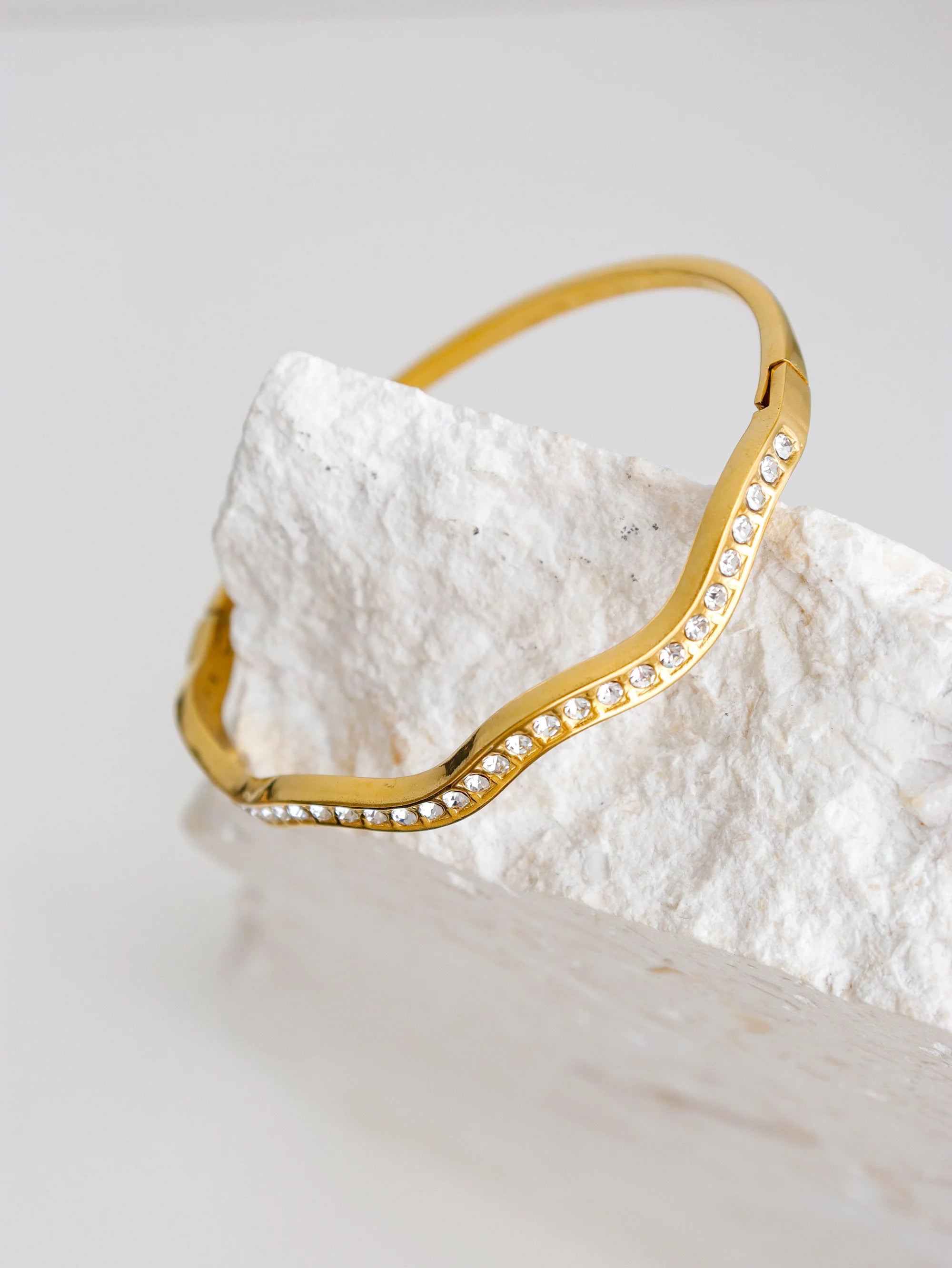 Olsen Wavy Pavé Bangle