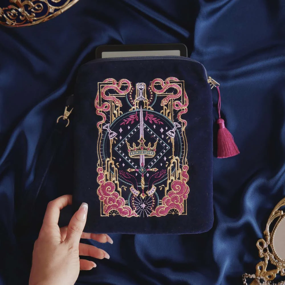 Kindle &amp; E-Reader Sleave - Serpents &amp; Swords Blue