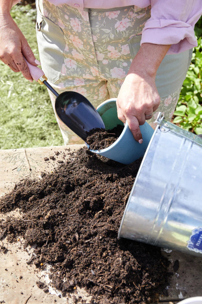 Diggin It Soil Scoop