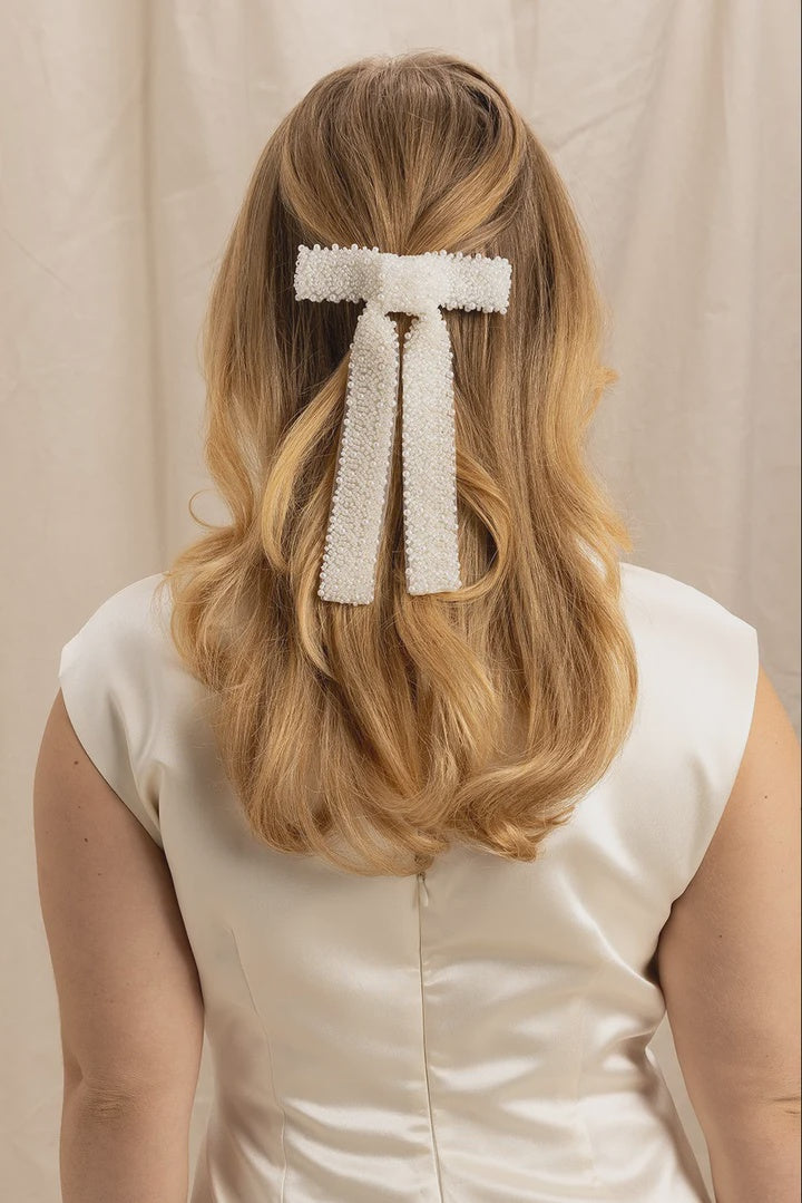 Vanessa Pearl Bow Clip