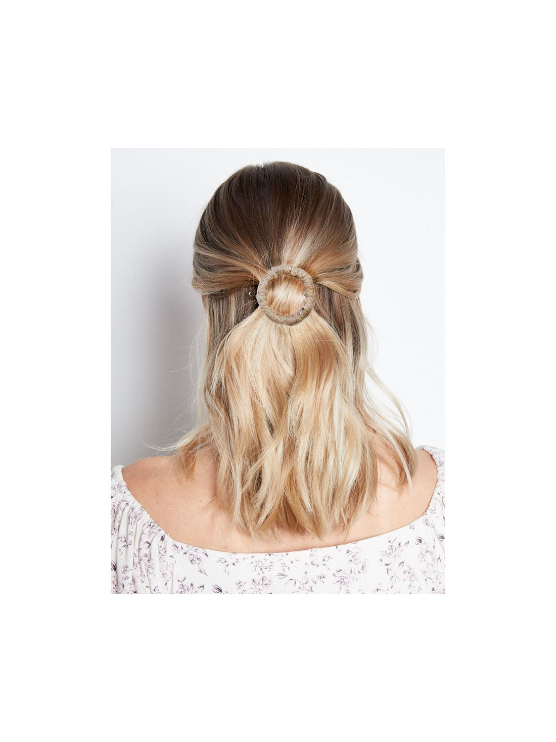 Quinn Twine Circle Hair Clip Beige